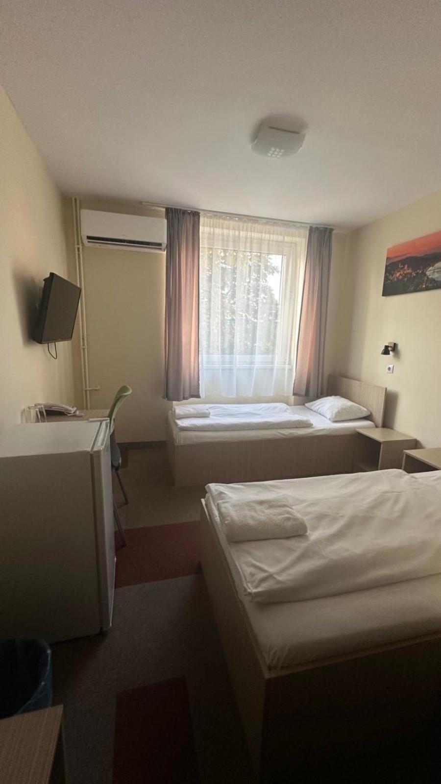Bed & Breakfast Free Parking, Free Breakfast, Only 15 Minutes To Center