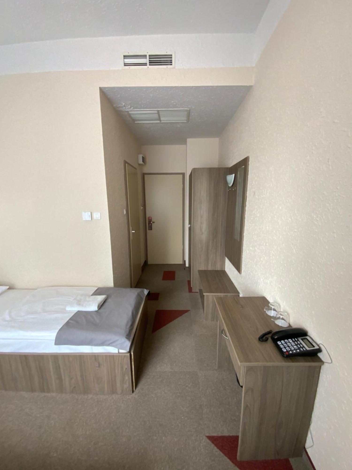 Free Parking, Free Breakfast, Only 15 Minutes To Center Bed & Breakfast